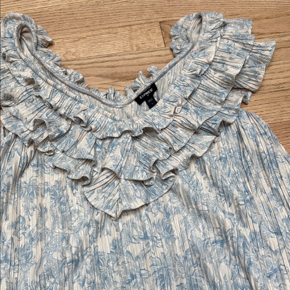 Express Top Ruffled Blue Floral - Picture 3 of 3